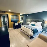 Best Location West La Spacious Condo With Hottub