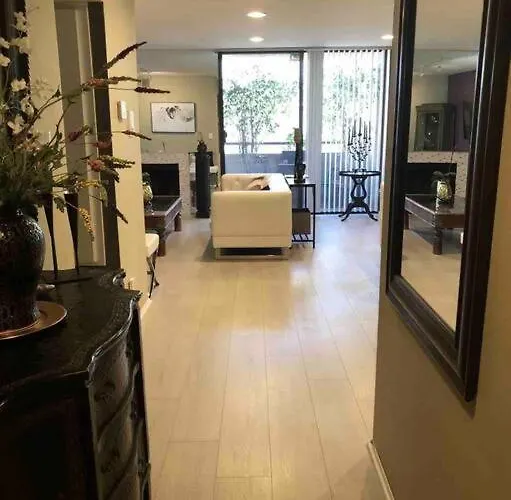 Best Location West La Spacious Condo With Hottub