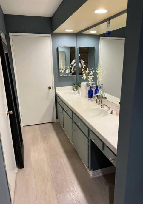 Location West La Spacious With Hottub *