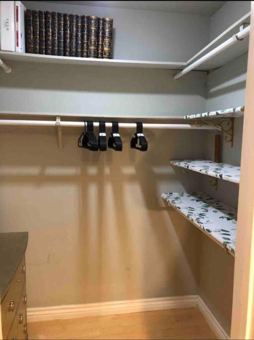 Location West La Spacious With Hottub Apartment