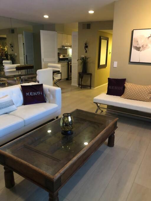 Location West La Spacious With Hottub * Los Angeles