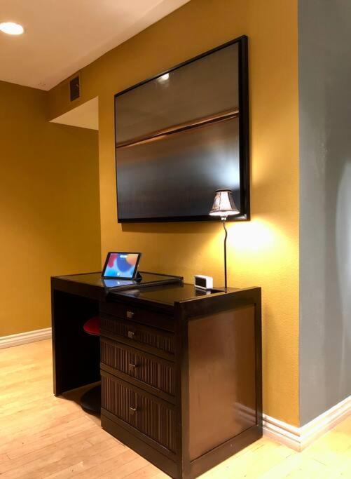 Location West La Spacious With Hottub Apartment