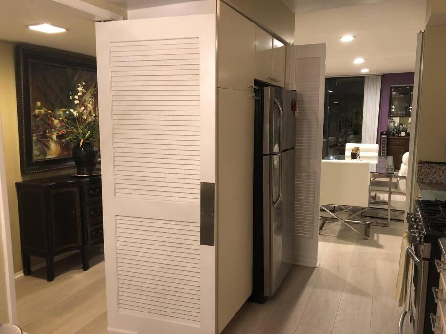 Apartment Location West La Spacious With Hottub