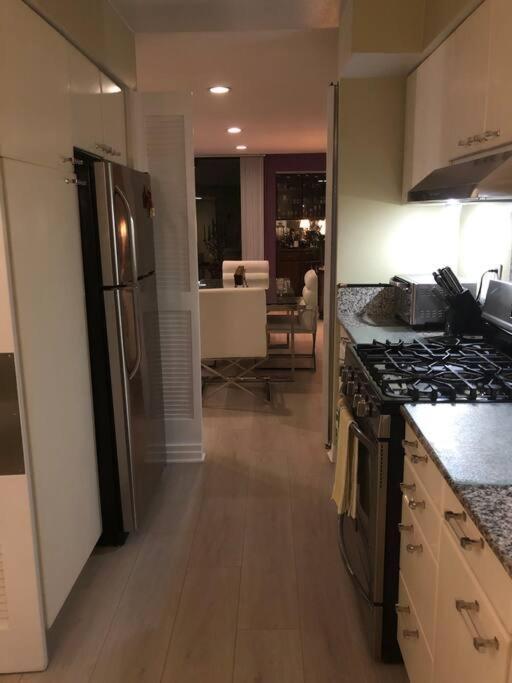 Location West La Spacious With Hottub Apartment