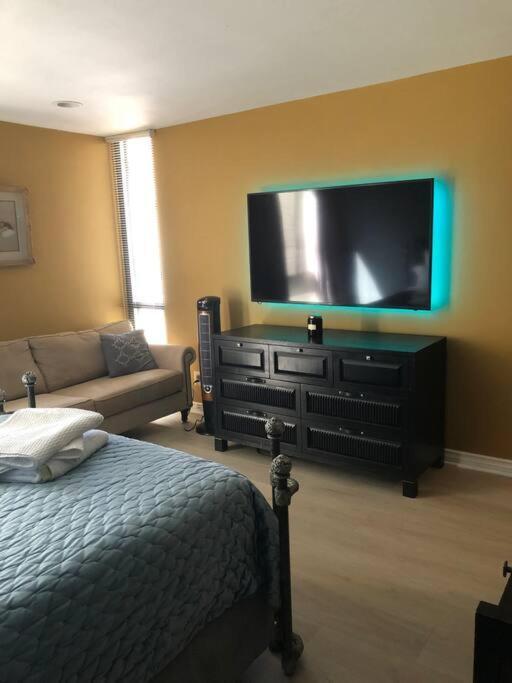 Location West La Spacious With Hottub Apartment Los Angeles