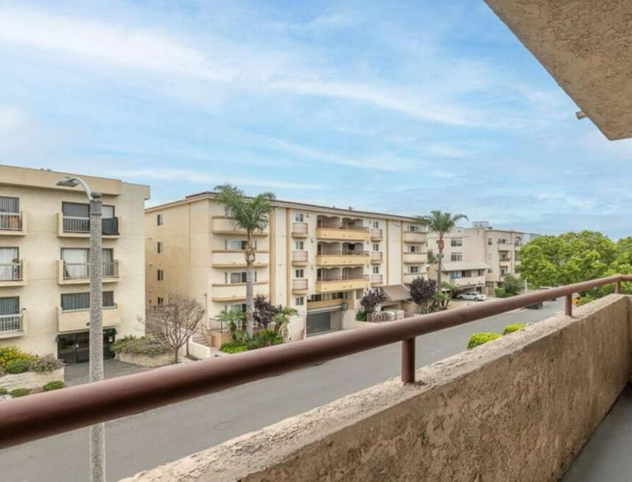 Location West La Spacious With Hottub Apartment Los Angeles