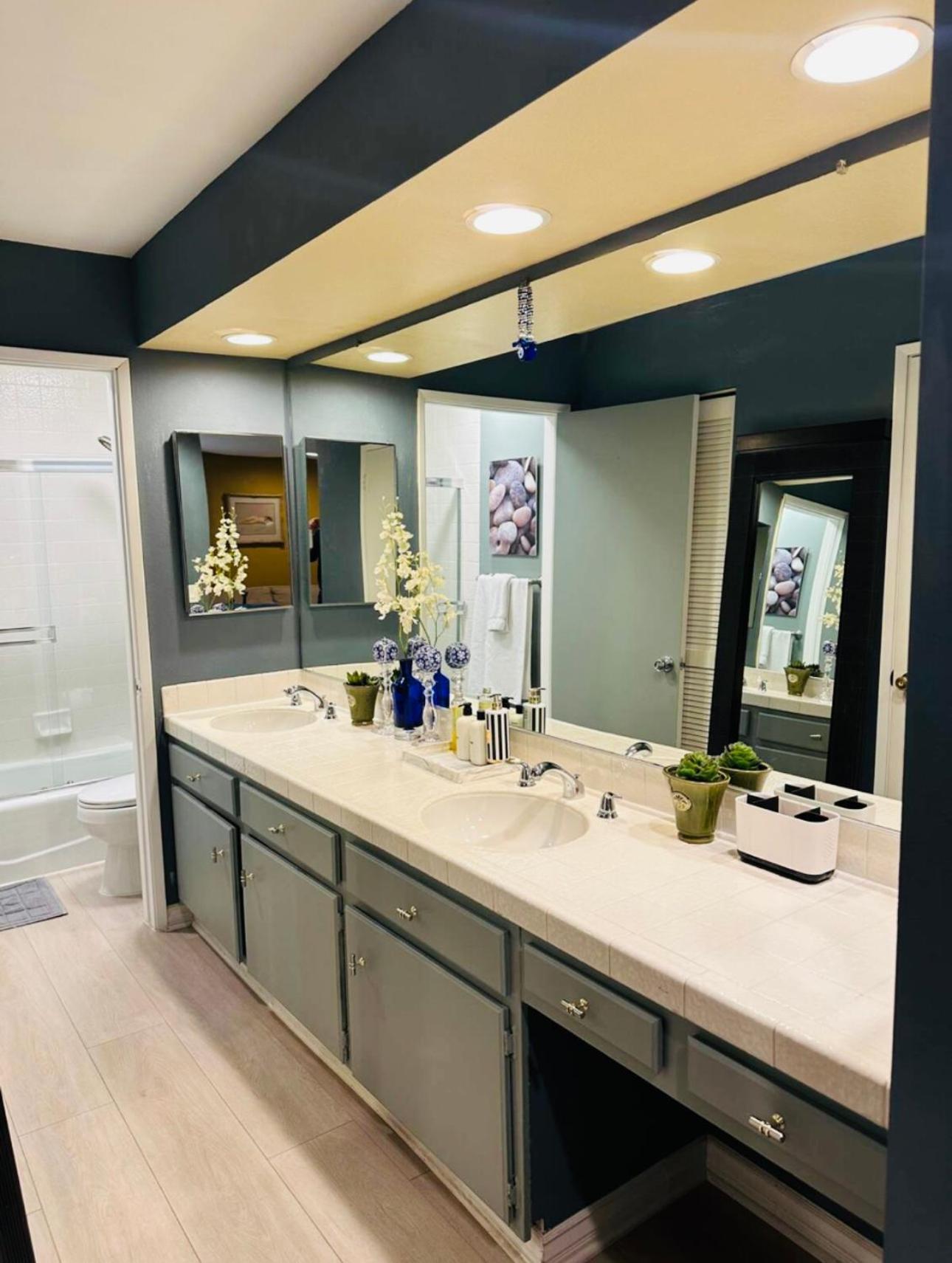 Location West La Spacious With Hottub * Los Angeles