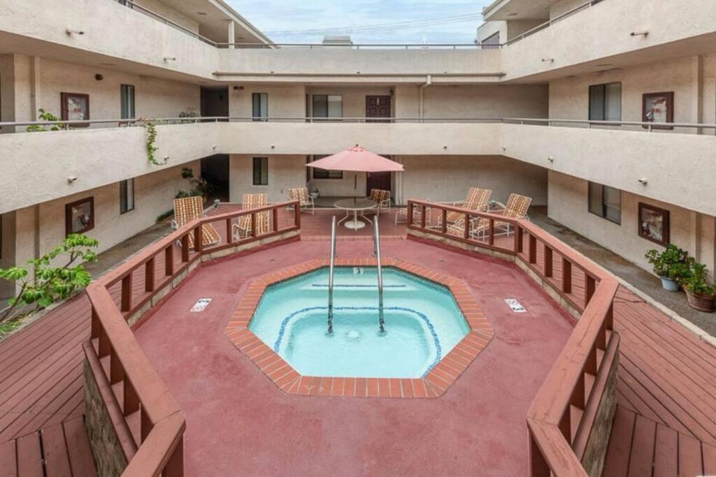 Apartment Location West La Spacious With Hottub Los Angeles